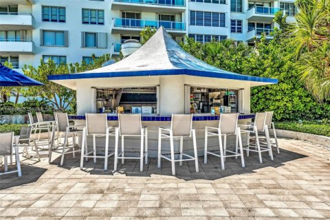 Condo in Miami Beach, Florida, 2 bedrooms  № 2032641 - photo 29