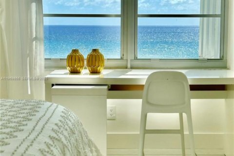 Condo in Miami Beach, Florida, 2 bedrooms  № 2032641 - photo 10