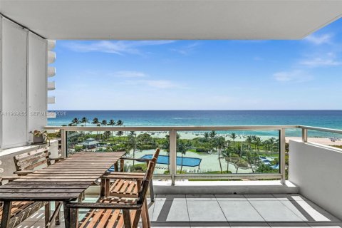 Condo in Miami Beach, Florida, 2 bedrooms  № 2032641 - photo 26
