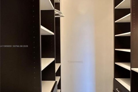 Condo in Miami Beach, Florida, 2 bedrooms  № 2032641 - photo 14