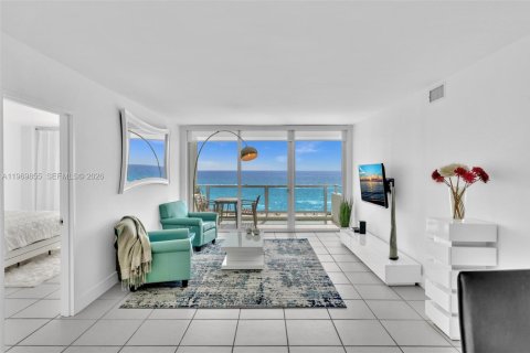 Condo in Miami Beach, Florida, 2 bedrooms  № 2032641 - photo 4