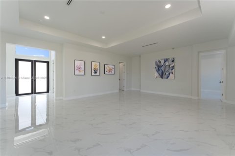 Villa ou maison à vendre à Cape Coral, Floride: 4 chambres, 171.13 m2 № 1892528 - photo 15