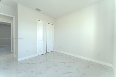 Villa ou maison à vendre à Cape Coral, Floride: 4 chambres, 171.13 m2 № 1892528 - photo 14