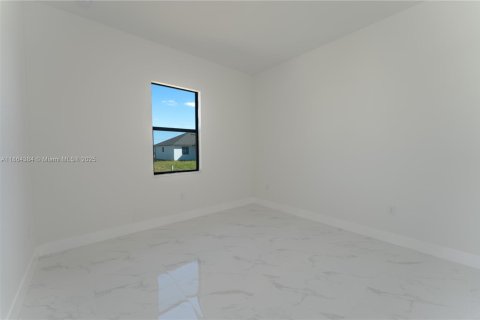 Villa ou maison à vendre à Cape Coral, Floride: 4 chambres, 171.13 m2 № 1892528 - photo 11