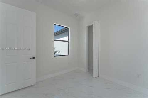 Villa ou maison à vendre à Cape Coral, Floride: 4 chambres, 171.13 m2 № 1892528 - photo 22