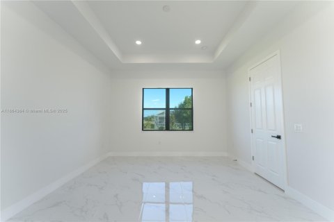 Villa ou maison à vendre à Cape Coral, Floride: 4 chambres, 171.13 m2 № 1892528 - photo 18
