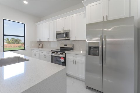 Villa ou maison à vendre à Cape Coral, Floride: 4 chambres, 171.13 m2 № 1892528 - photo 9