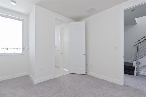 Купить таунхаус в Дорал, Флорида 4 спальни, 246.66м2, № 1977885 - фото 10