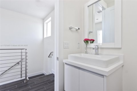 Купить таунхаус в Дорал, Флорида 4 спальни, 246.66м2, № 1977885 - фото 17