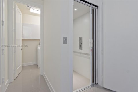 Купить таунхаус в Дорал, Флорида 4 спальни, 246.66м2, № 1977885 - фото 6