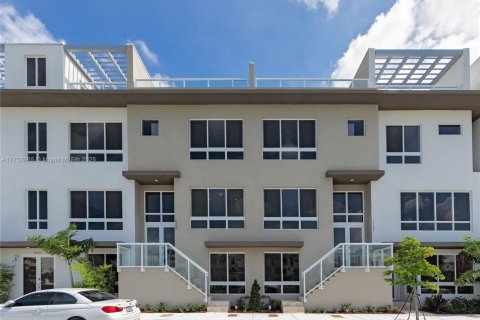 Купить таунхаус в Дорал, Флорида 4 спальни, 246.66м2, № 1977885 - фото 1