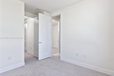 Купить таунхаус в Дорал, Флорида 4 спальни, 246.66м2, № 1977885 - фото 11