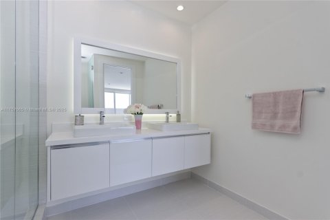 Купить таунхаус в Дорал, Флорида 4 спальни, 246.66м2, № 1977885 - фото 14