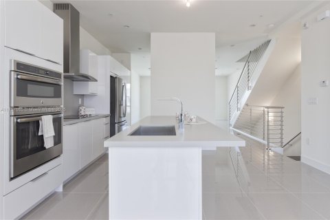 Купить таунхаус в Дорал, Флорида 4 спальни, 246.66м2, № 1977885 - фото 8