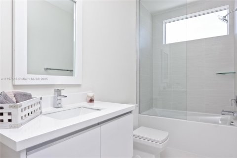 Купить таунхаус в Дорал, Флорида 4 спальни, 246.66м2, № 1977885 - фото 12