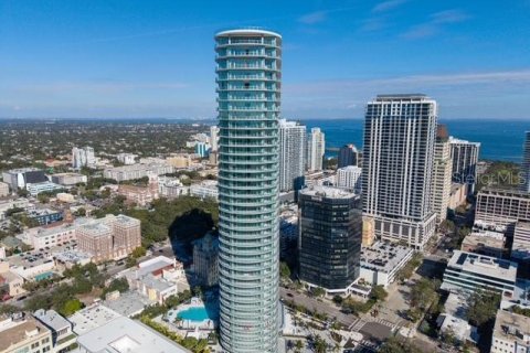 Condo à Saint Petersburg, Floride, 2 chambres  № 2123307
