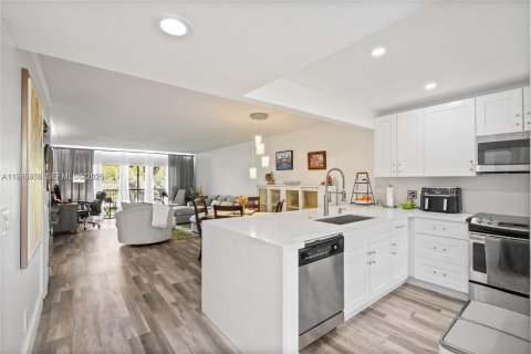 Copropriété à vendre à Weston, Floride: 2 chambres, 113.34 m2 № 2001799 - photo 4