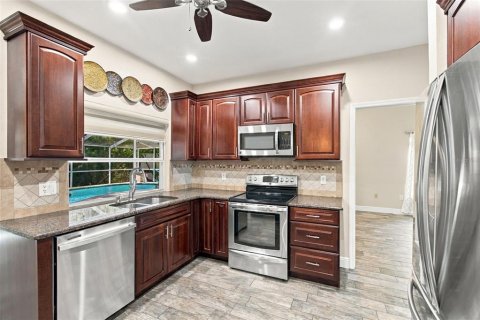 Villa ou maison à vendre à New Port Richey, Floride: 3 chambres, 170.75 m2 № 2428655 - photo 5