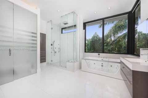 Villa ou maison à vendre à Miami, Floride: 5 chambres, 394 m2 № 1925163 - photo 22