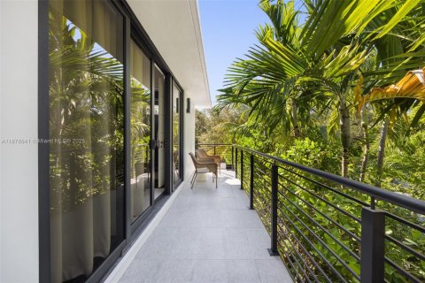 Villa ou maison à vendre à Miami, Floride: 5 chambres, 394 m2 № 1925163 - photo 30