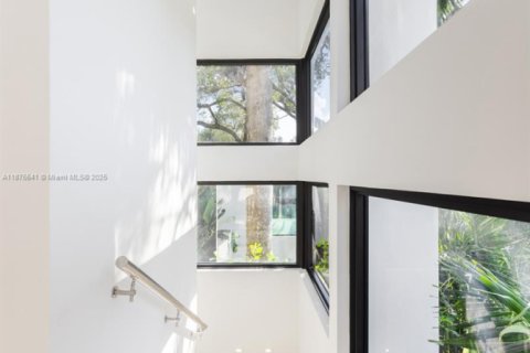 Villa ou maison à vendre à Miami, Floride: 5 chambres, 394 m2 № 1925163 - photo 15