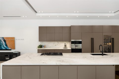 Villa ou maison à vendre à Miami, Floride: 5 chambres, 394 m2 № 1925163 - photo 8