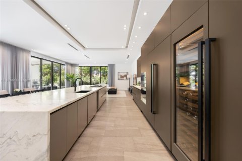 Villa ou maison à vendre à Miami, Floride: 5 chambres, 394 m2 № 1925163 - photo 9