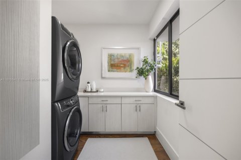 Villa ou maison à vendre à Miami, Floride: 5 chambres, 394 m2 № 1925163 - photo 29