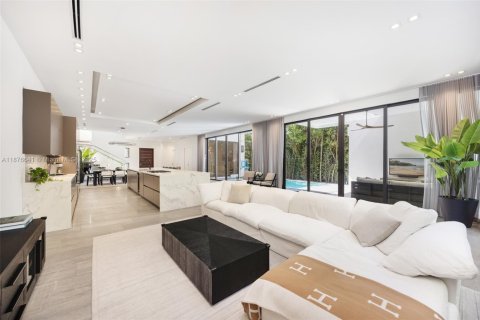 Villa ou maison à vendre à Miami, Floride: 5 chambres, 394 m2 № 1925163 - photo 11