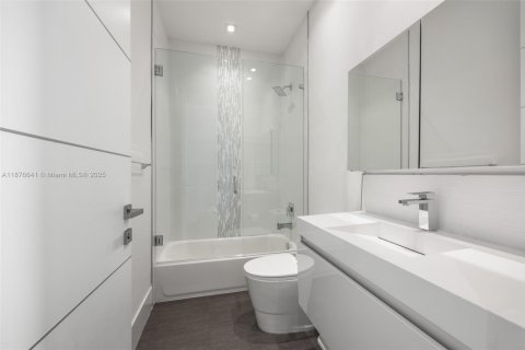 Villa ou maison à vendre à Miami, Floride: 5 chambres, 394 m2 № 1925163 - photo 28