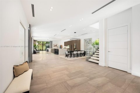 Villa ou maison à vendre à Miami, Floride: 5 chambres, 394 m2 № 1925163 - photo 3