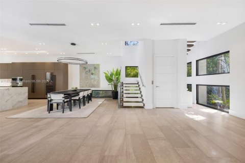 Villa ou maison à vendre à Miami, Floride: 5 chambres, 394 m2 № 1925163 - photo 4