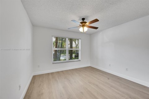 House in Coral Springs, Florida 3 bedrooms, 171.13 sq.m. № 1818694 - photo 22
