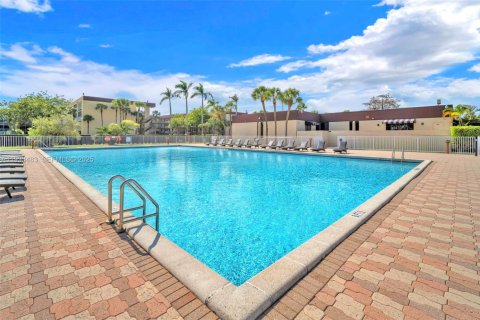 Condo in Lauderdale Lakes, Florida, 2 bedrooms  № 1992029 - photo 22