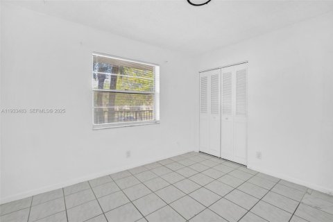 Condo in Lauderdale Lakes, Florida, 2 bedrooms  № 1992029 - photo 20