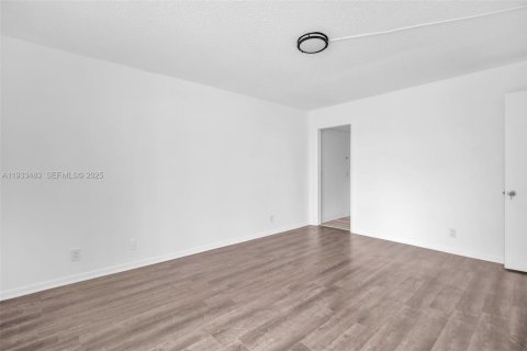 Condo in Lauderdale Lakes, Florida, 2 bedrooms  № 1992029 - photo 16