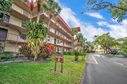 Condo in Lauderdale Lakes, Florida, 2 bedrooms  № 1992029 - photo 12