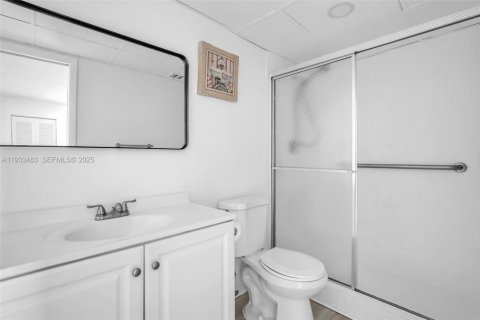 Condo in Lauderdale Lakes, Florida, 2 bedrooms  № 1992029 - photo 4