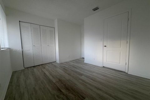 Condominio en alquiler en Miami, Florida, 2 dormitorios, 96.62 m2 № 2010378 - foto 11