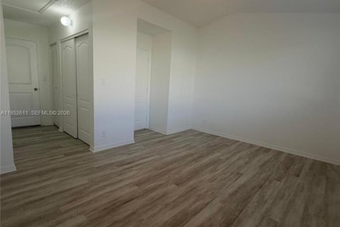 Condominio en alquiler en Miami, Florida, 2 dormitorios, 96.62 m2 № 2010378 - foto 12