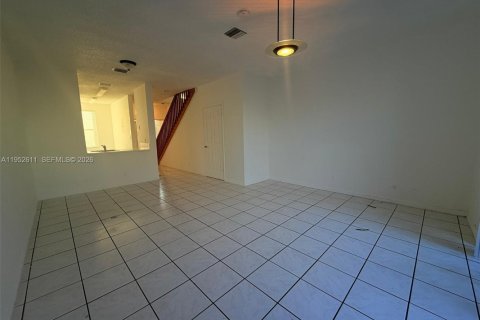 Condominio en alquiler en Miami, Florida, 2 dormitorios, 96.62 m2 № 2010378 - foto 2