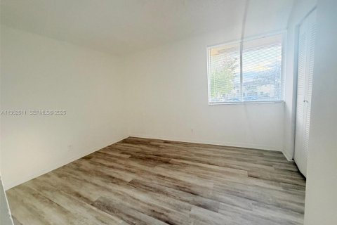 Condominio en alquiler en Miami, Florida, 2 dormitorios, 96.62 m2 № 2010378 - foto 13