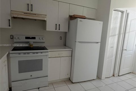 Condominio en alquiler en Miami, Florida, 2 dormitorios, 96.62 m2 № 2010378 - foto 4