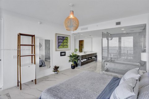 Снять в аренду кондоминиум в Майами, Флорида 3 спальни, 141.77м2, № 1971996 - фото 5