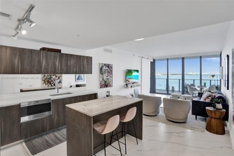 Снять в аренду кондоминиум в Майами, Флорида 3 спальни, 141.77м2, № 1971996 - фото 1