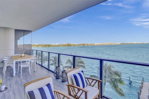 Снять в аренду кондоминиум в Майами, Флорида 3 спальни, 141.77м2, № 1971996 - фото 6