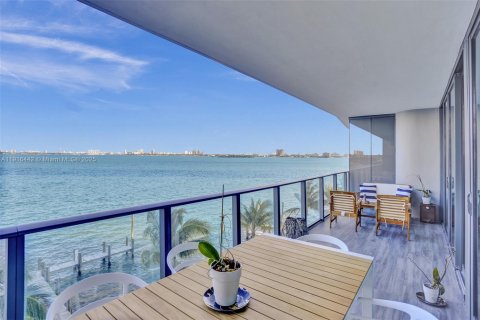 Снять в аренду кондоминиум в Майами, Флорида 3 спальни, 141.77м2, № 1971996 - фото 7