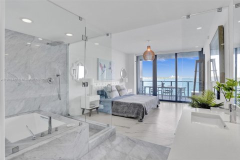 Снять в аренду кондоминиум в Майами, Флорида 3 спальни, 141.77м2, № 1971996 - фото 9