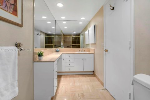 Condo in Hollywood, Florida, 2 bedrooms № 2243569 - photo 21