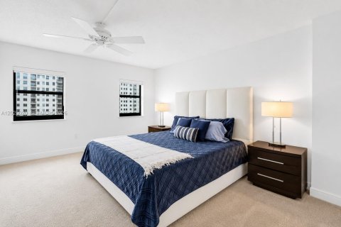 Condo in Hollywood, Florida, 2 bedrooms № 2243569 - photo 19